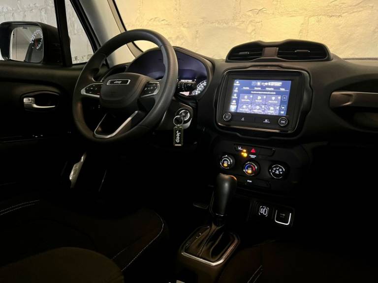 JEEP - RENEGADE - 2023/2023 - Branca - R$ 109.900,00