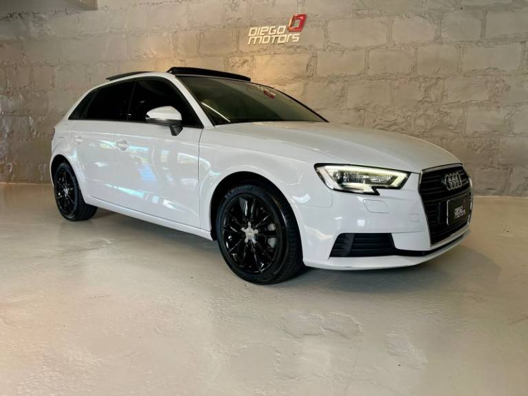 AUDI - A3 - 2017/2017 - Branca - R$ 99.900,00