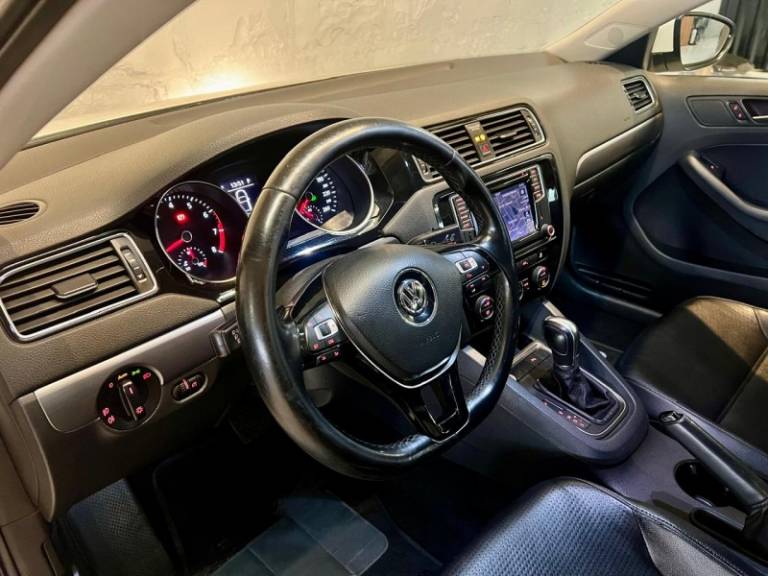 VOLKSWAGEN - JETTA - 2016/2016 - Branca - R$ 82.900,00