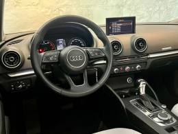 AUDI - A3 - 2017/2017 - Branca - R$ 99.900,00