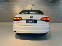 VOLKSWAGEN - JETTA - 2016/2016 - Branca - R$ 82.900,00