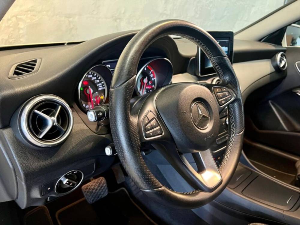 MERCEDES-BENZ - GLA 200 - 2017/2017 - Branca - R$ 99.900,00