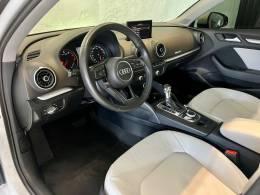 AUDI - A3 - 2017/2017 - Branca - R$ 99.900,00