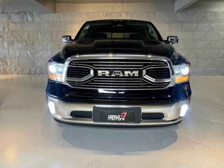 RAM - CLASSIC - 2022/2022 - Preta - R$ 299.900,00