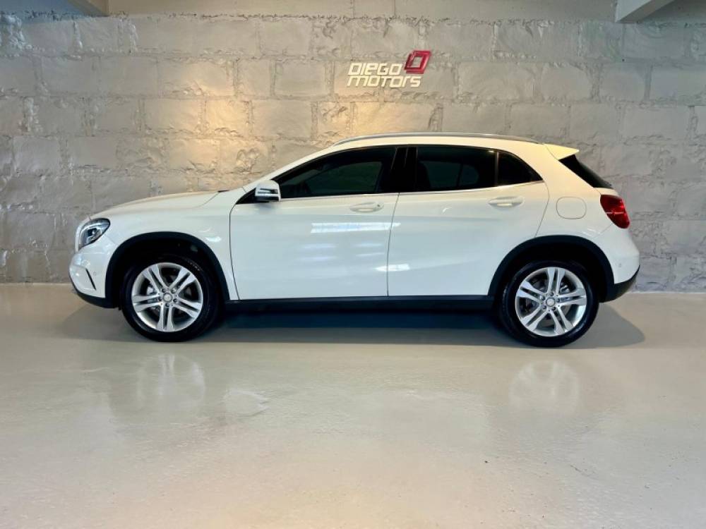 MERCEDES-BENZ - GLA 200 - 2017/2017 - Branca - R$ 99.900,00