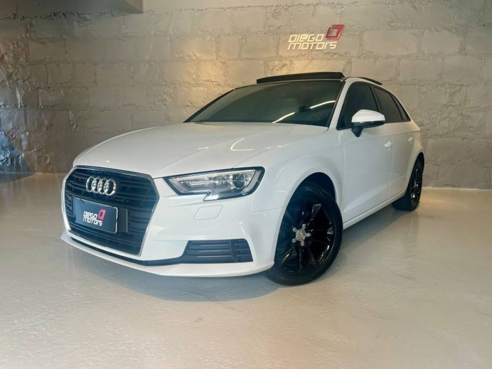 AUDI - A3 - 2017/2017 - Branca - R$ 99.900,00