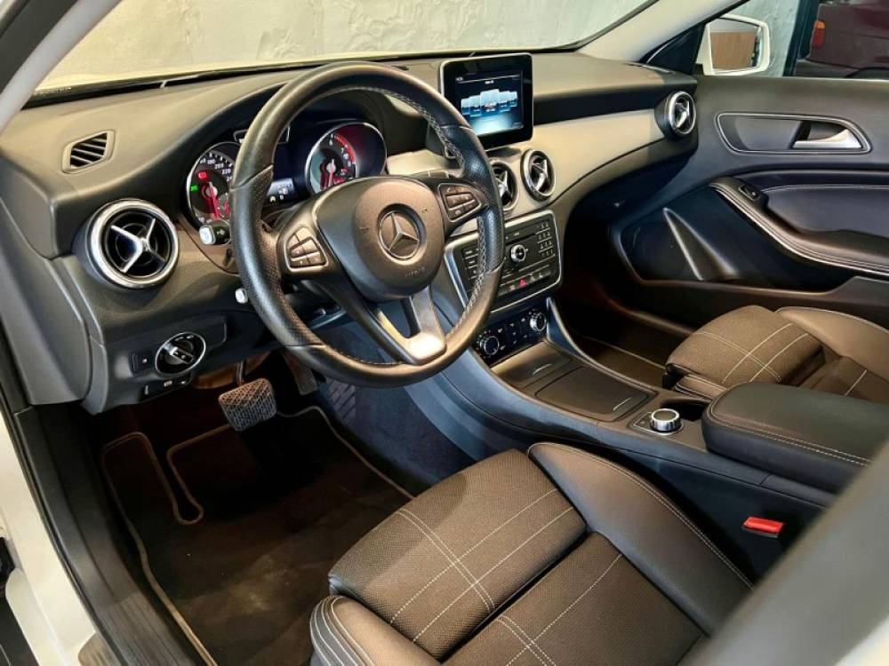 MERCEDES-BENZ - GLA 200 - 2017/2017 - Branca - R$ 99.900,00