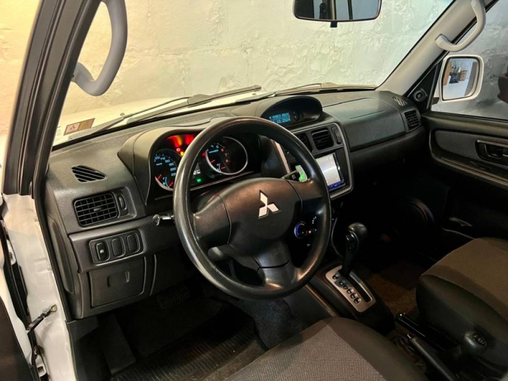 MITSUBISHI - PAJERO TR4 - 2014/2014 - Branca - R$ 74.900,00