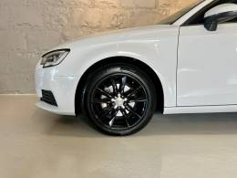 AUDI - A3 - 2017/2017 - Branca - R$ 99.900,00