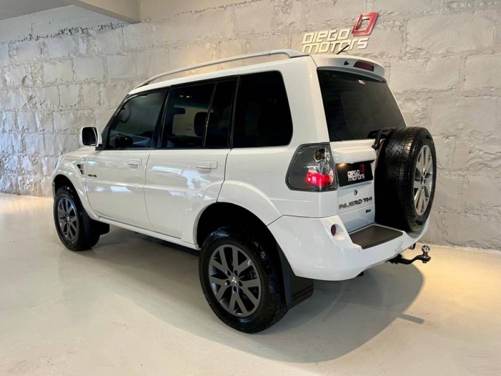 MITSUBISHI - PAJERO TR4 - 2014/2014 - Branca - R$ 74.900,00