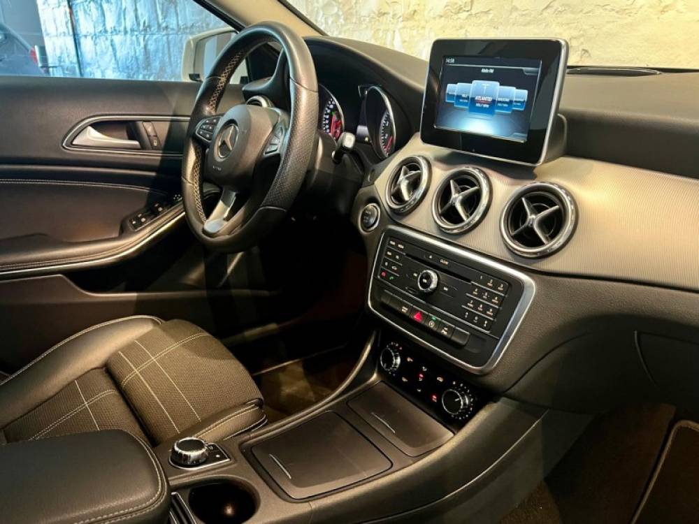 MERCEDES-BENZ - GLA 200 - 2017/2017 - Branca - R$ 99.900,00