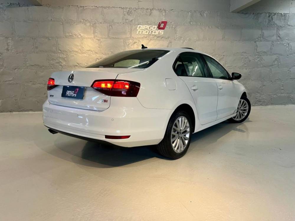 VOLKSWAGEN - JETTA - 2016/2016 - Branca - R$ 82.900,00