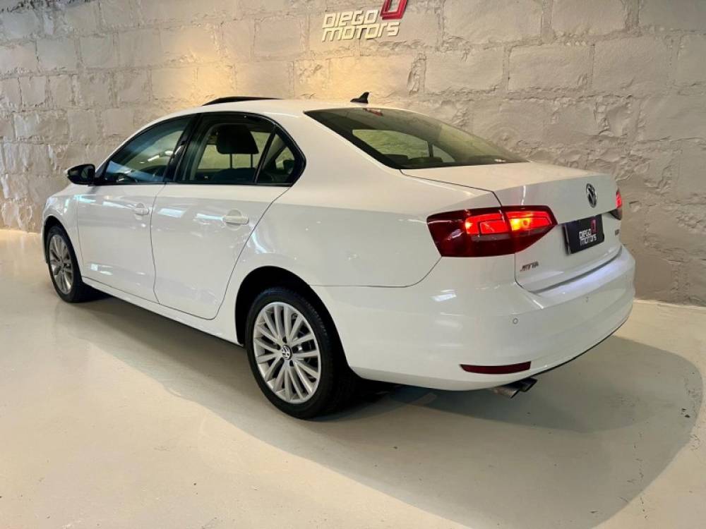 VOLKSWAGEN - JETTA - 2016/2016 - Branca - R$ 82.900,00