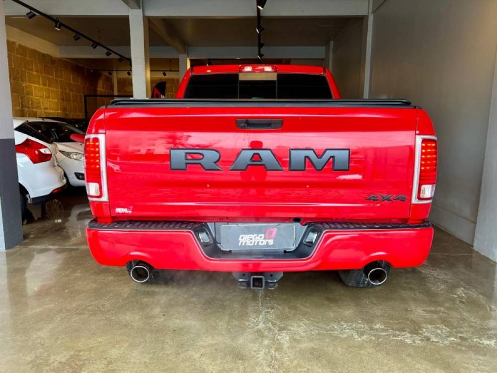 RAM - CLASSIC - 2022/2022 - Vermelha - R$ 294.900,00