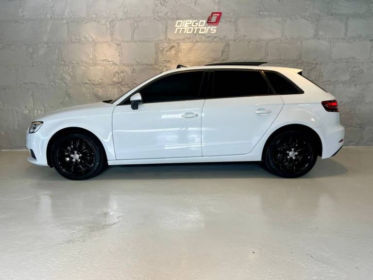 AUDI - A3 - 2017/2017 - Branca - R$ 99.900,00